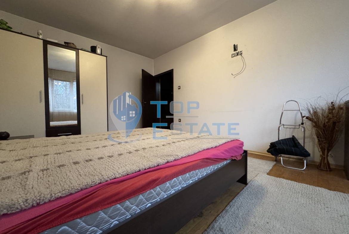 Тристаен тухлен апартамент в центъра на град Велико Търново - 0