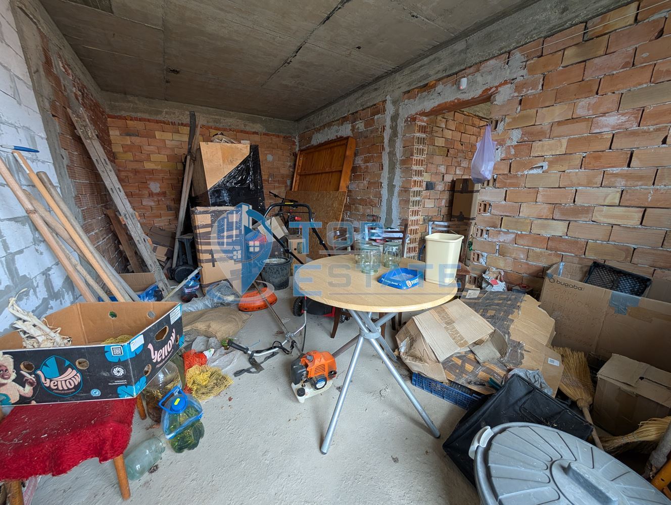 Две къщи, лятна кухня и гараж с голям двор в град Горна Оряховица - 0