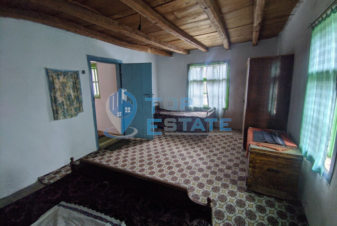 Двуетажна къща с голям двор в село Мусина - 0