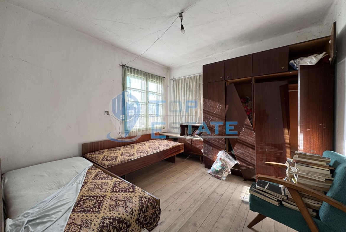 Тухлена къща с кладенец в село Михалци, област Велико Търново - 0