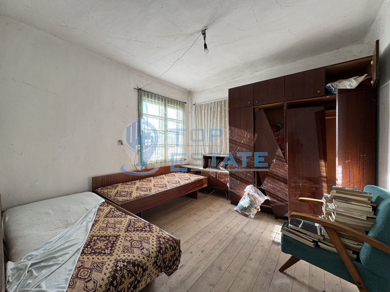 Тухлена къща с кладенец в село Михалци, област Велико Търново - 0