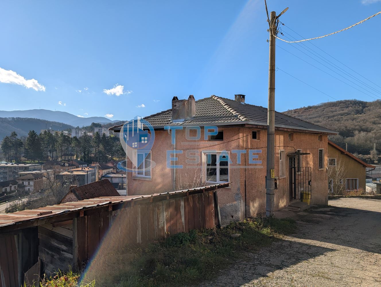 Двуетажна масивна къща с панорама в центъра на град Плачковци-0 Двуетажна масивна къща с панорама в центъра на град Плачковци - 0