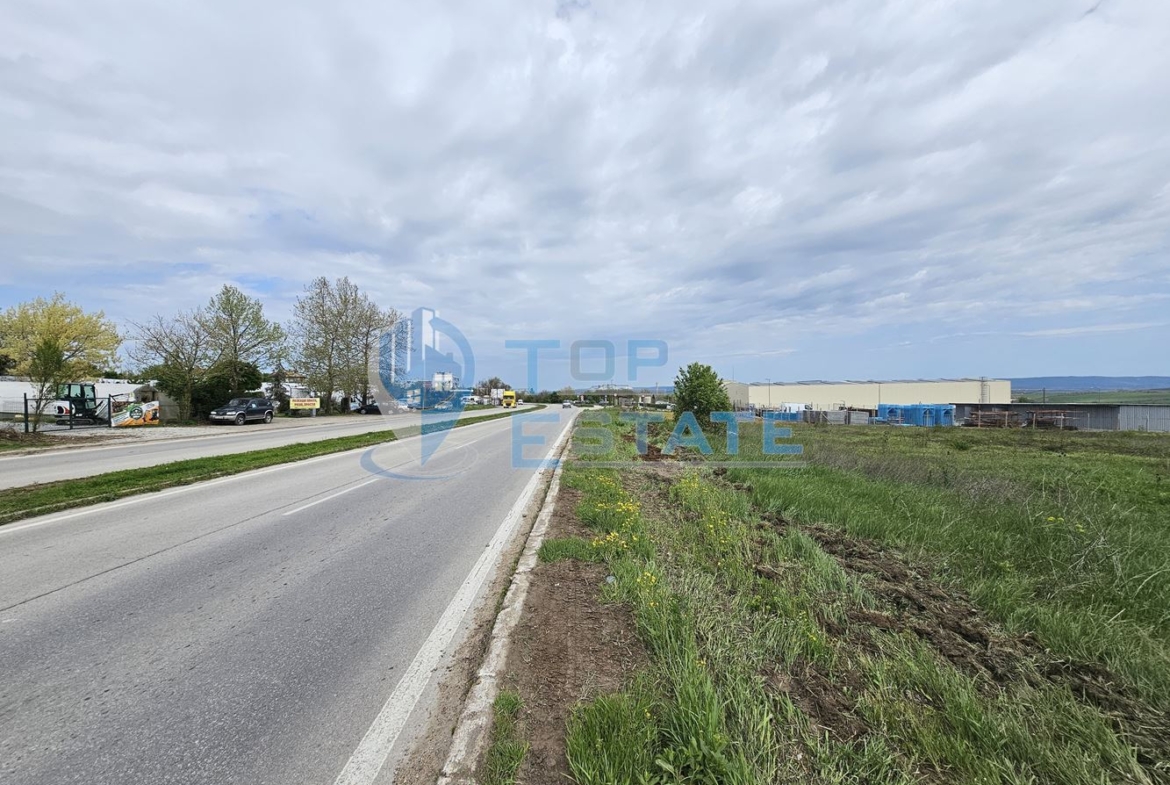 Урегулиран парцел за промишлено строителство в град Лясковец до главен път София - Варна - 0