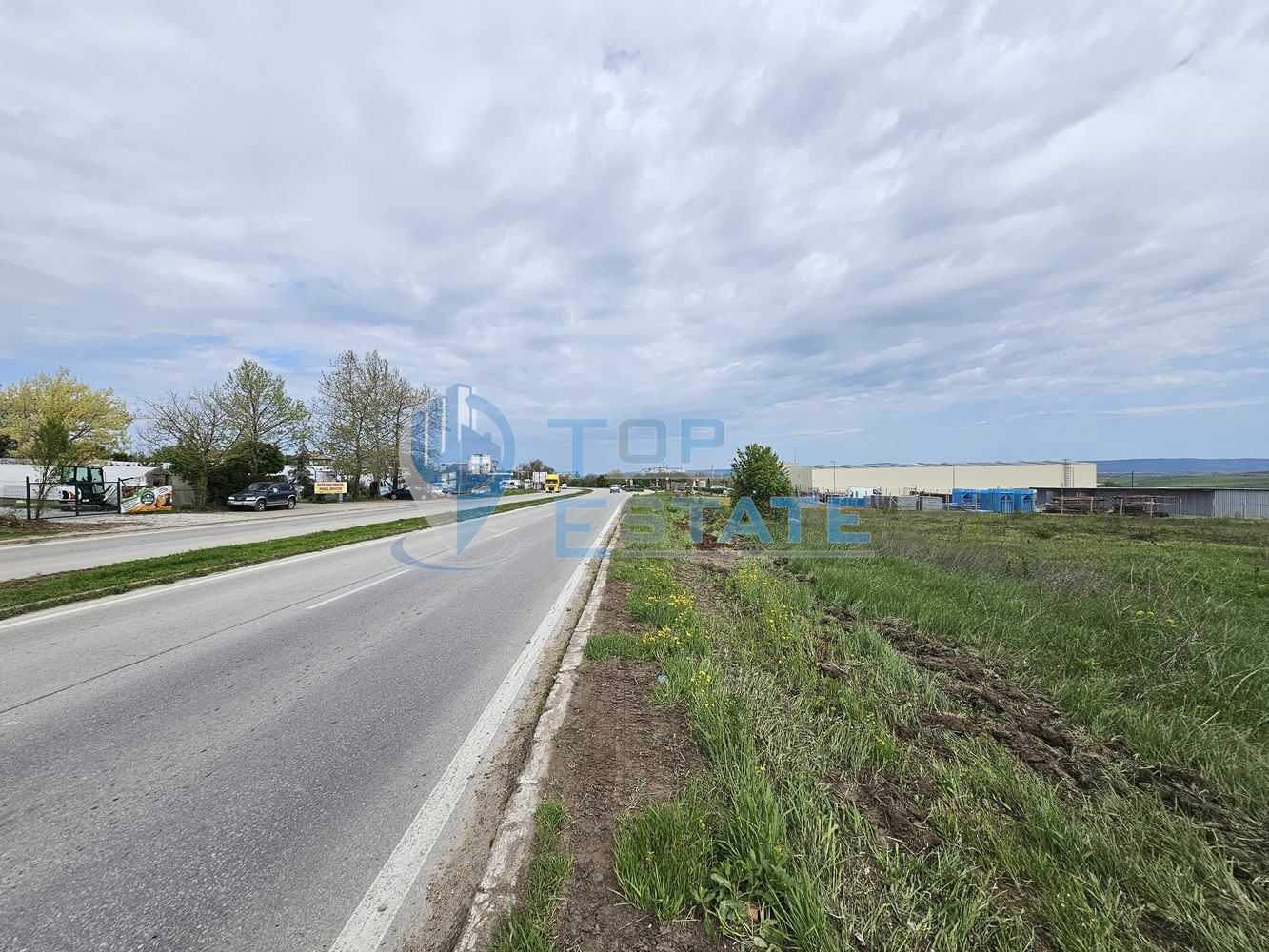 Урегулиран парцел за промишлено строителство в град Лясковец до главен път София - Варна - 0