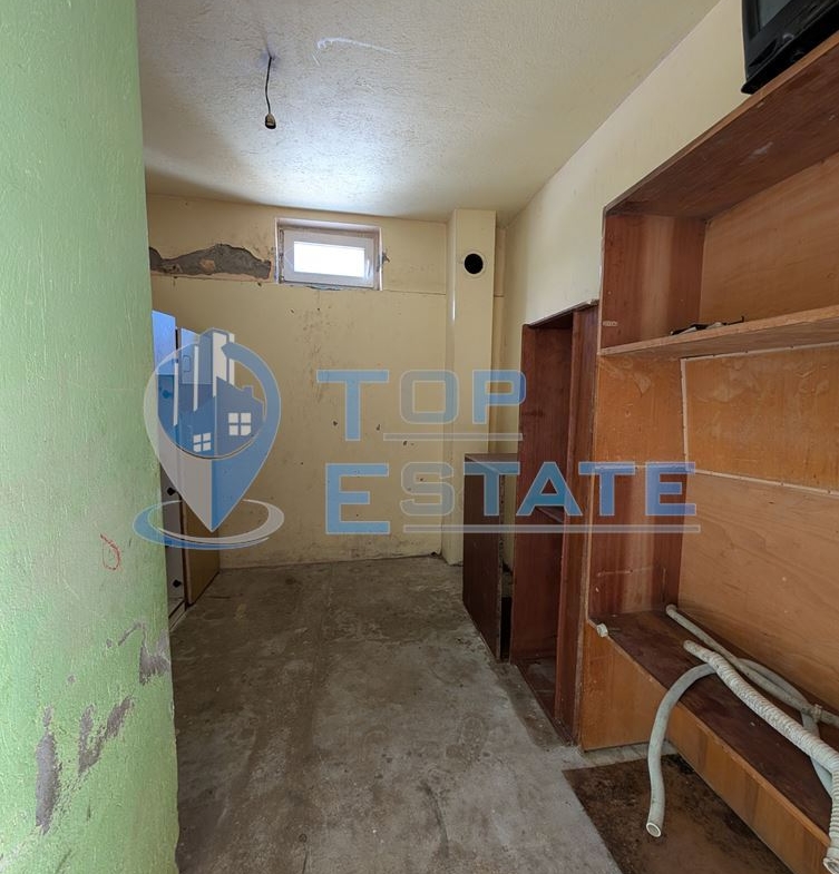 Двуетажна масивна къща с панорама в центъра на град Плачковци - 0