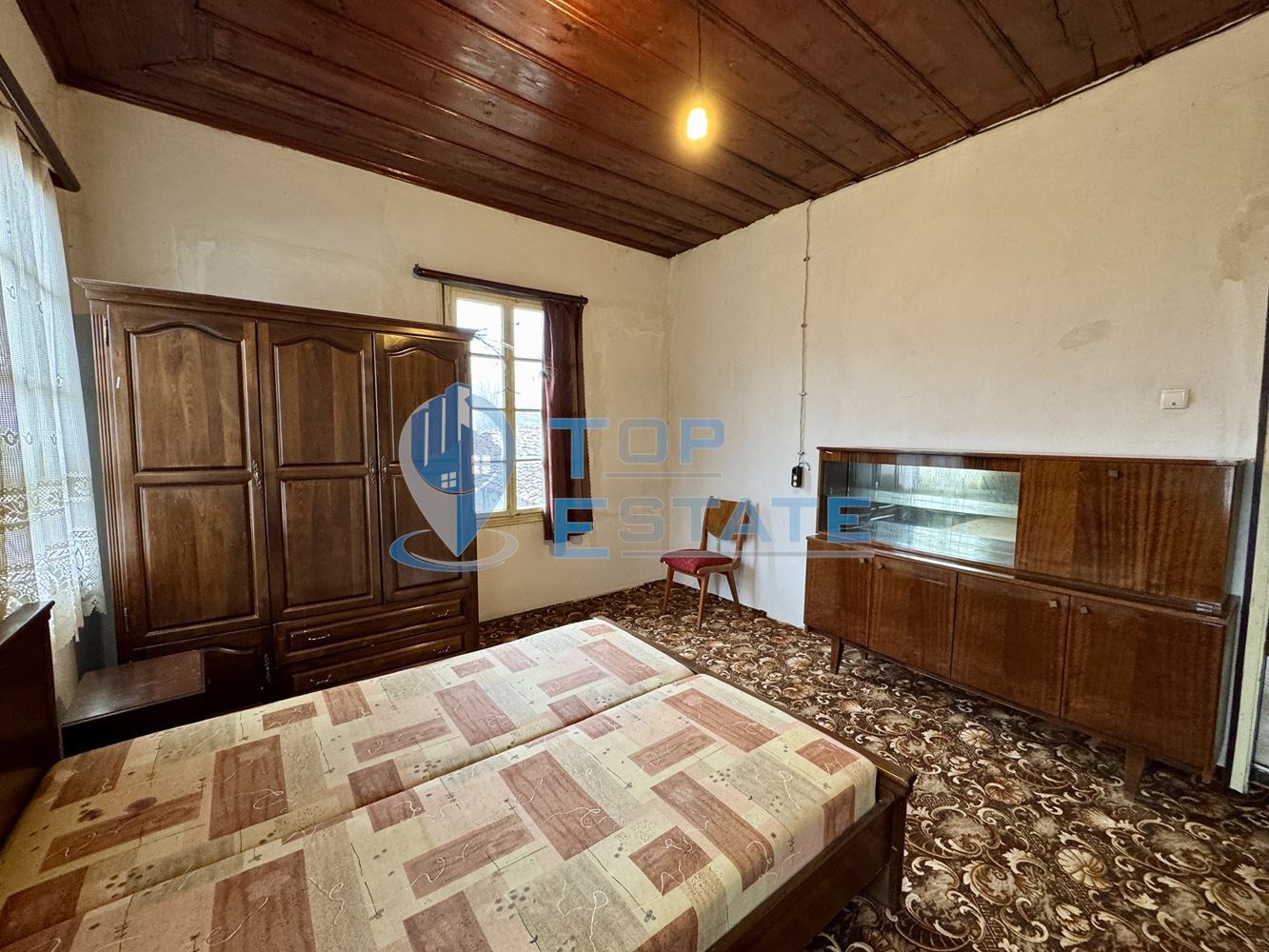 Двуетажна тухлена къща с допълнителна постройка в град Елена, област Велико Търново - 0