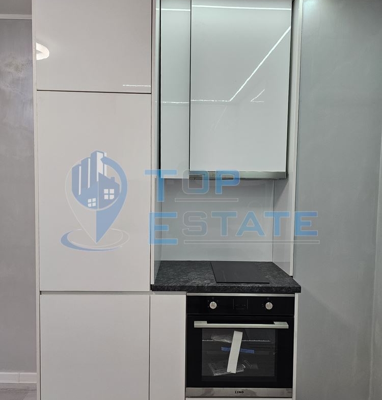 Тристаен ремонтиран апартамент с две спални в квартал Пролет, Горна Оряховица - 0