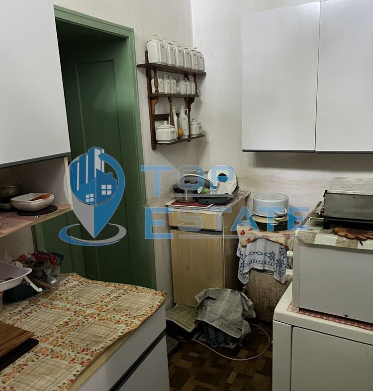 Тухлена къща с кладенец и голям двор в село Драганово, област Велико Търново - 0