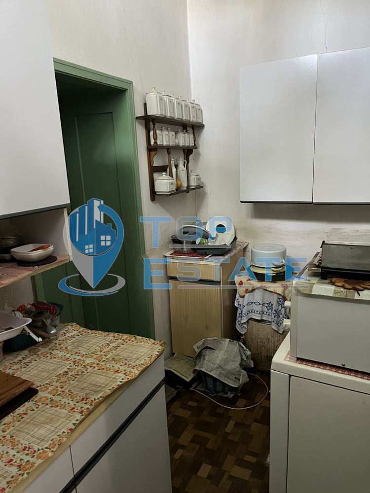 Тухлена къща с кладенец и голям двор в село Драганово, област Велико Търново - 0