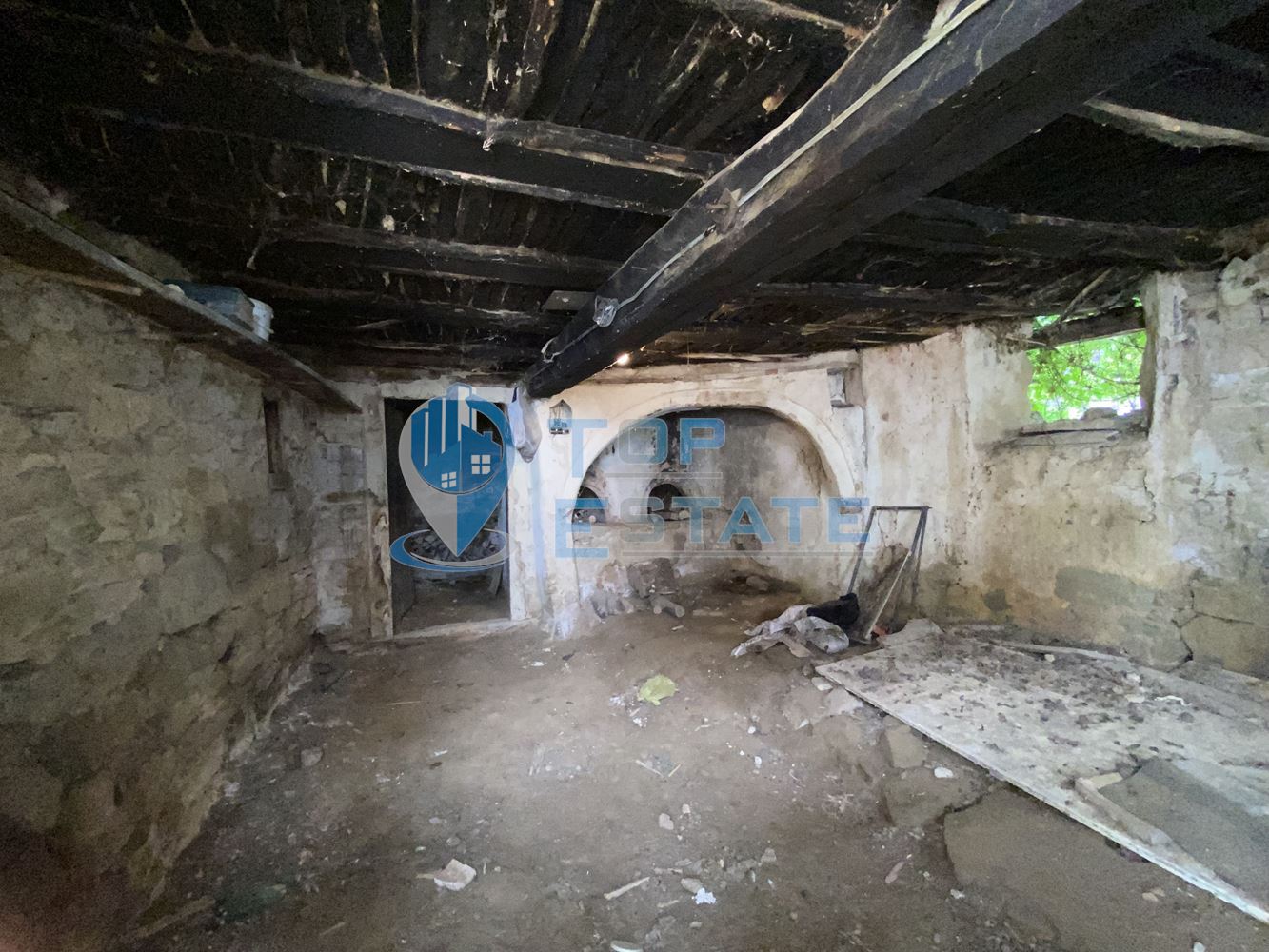 Двуетажна тухлена къща с допълнителна постройка в град Елена, област Велико Търново - 0