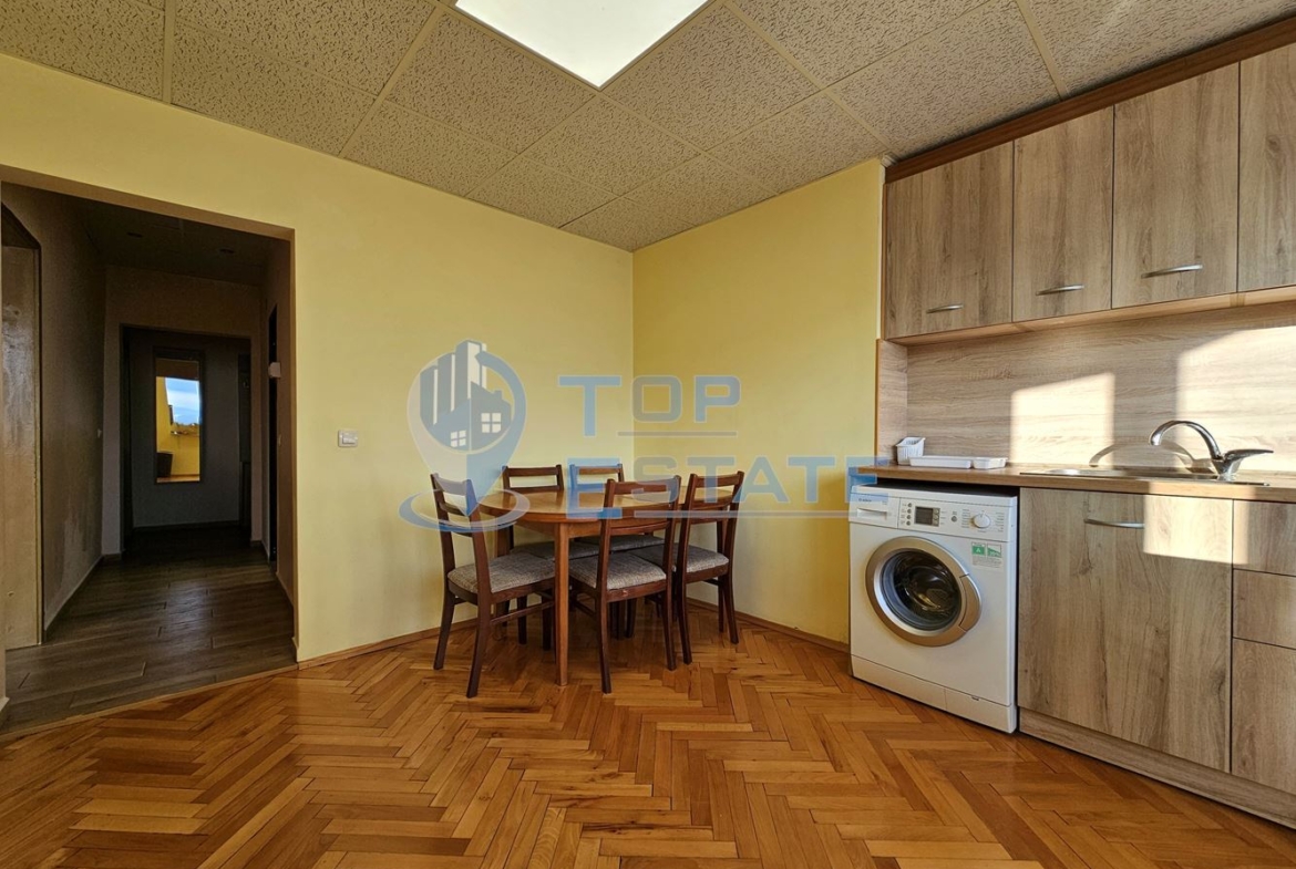 Обзаведен тристаен тухлен апартамент в град Горна Оряховица, област Велико Търново - 0