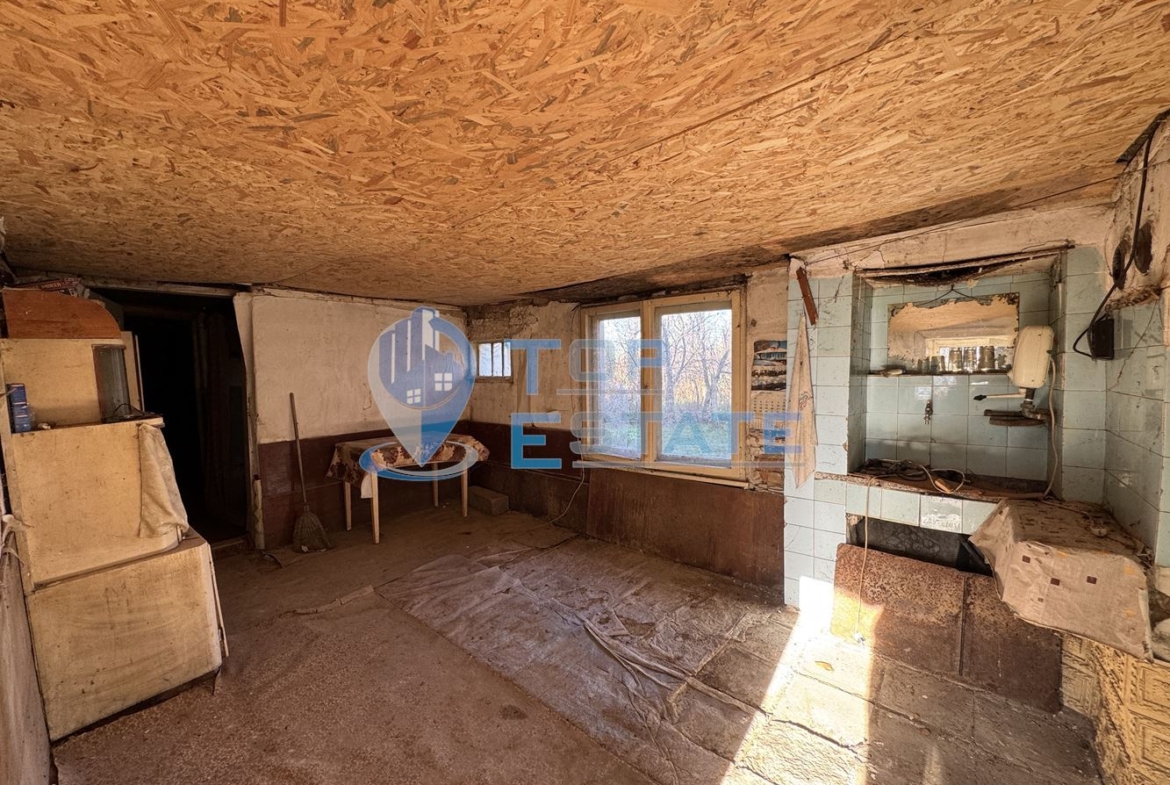 Тухлена къща с кладенец в село Михалци, област Велико Търново - 0