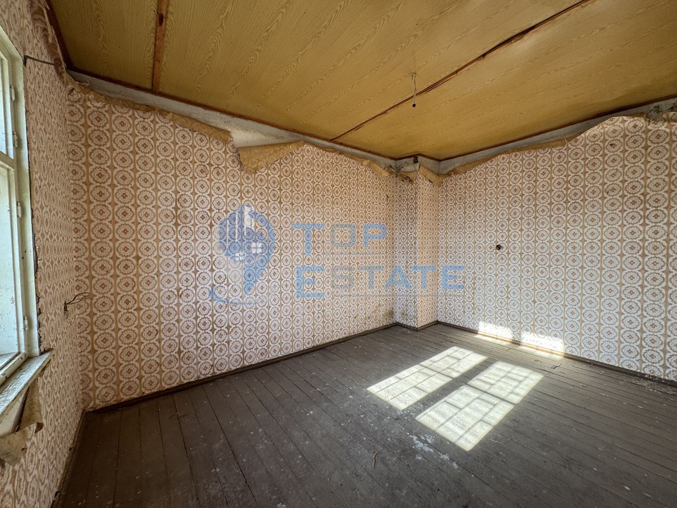 Двуетажна вила с панорамна гледка във вилната зона на град Бяла Черква-0 Двуетажна вила с панорамна гледка във вилната зона на град Бяла Черква - 0