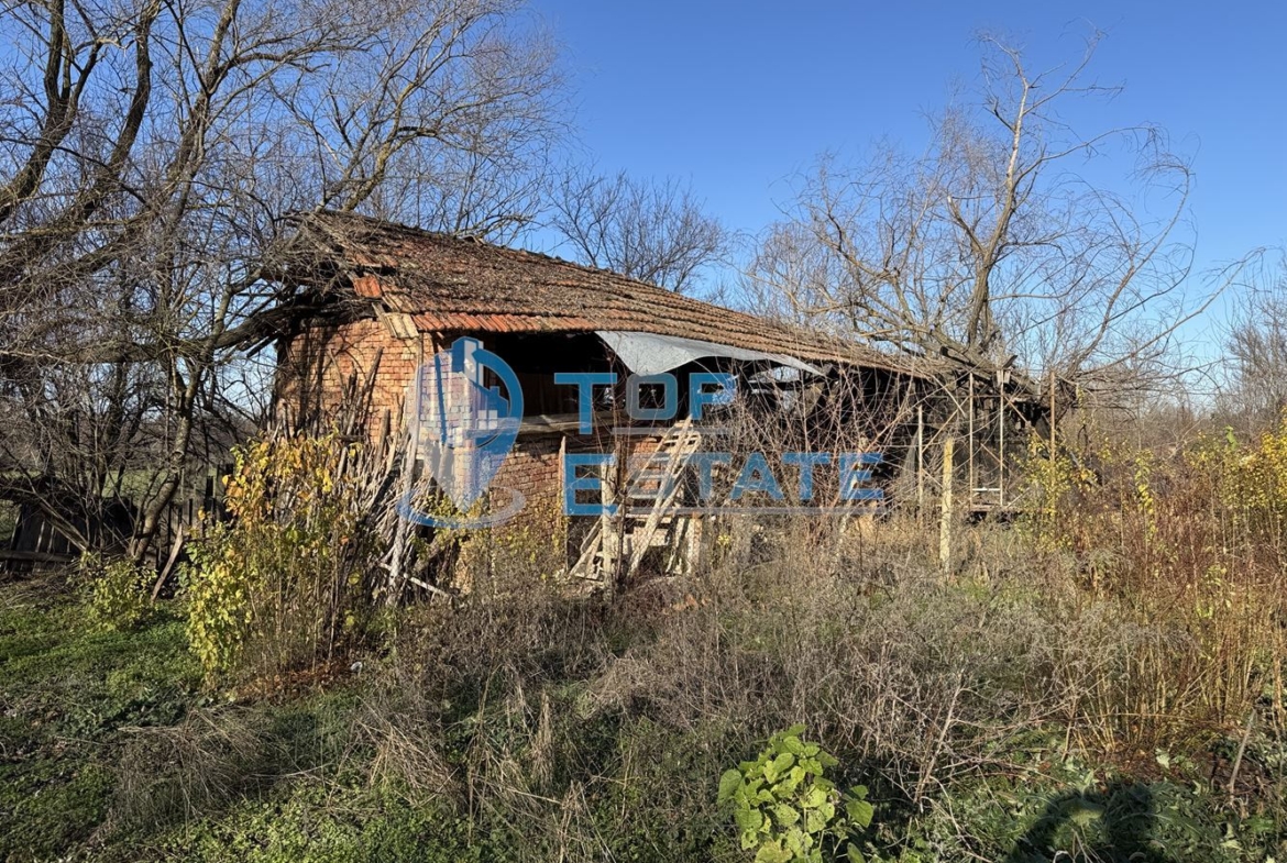 Тухлена къща с кладенец в село Михалци, област Велико Търново - 0