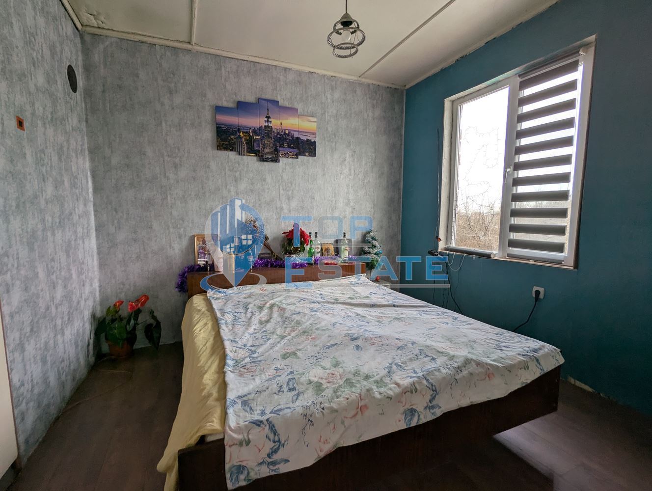 Двуетажна тухлена къща с голям двор в село Поликраище, област Велико Търново - 0