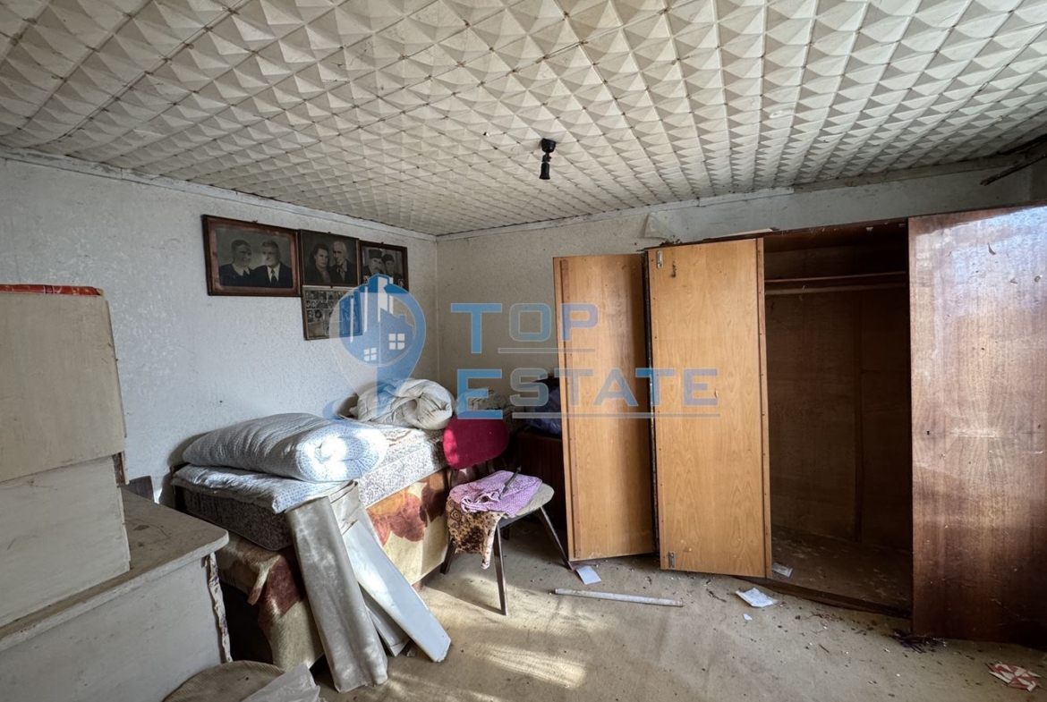 Тухлена къща с кладенец в село Михалци, област Велико Търново - 0