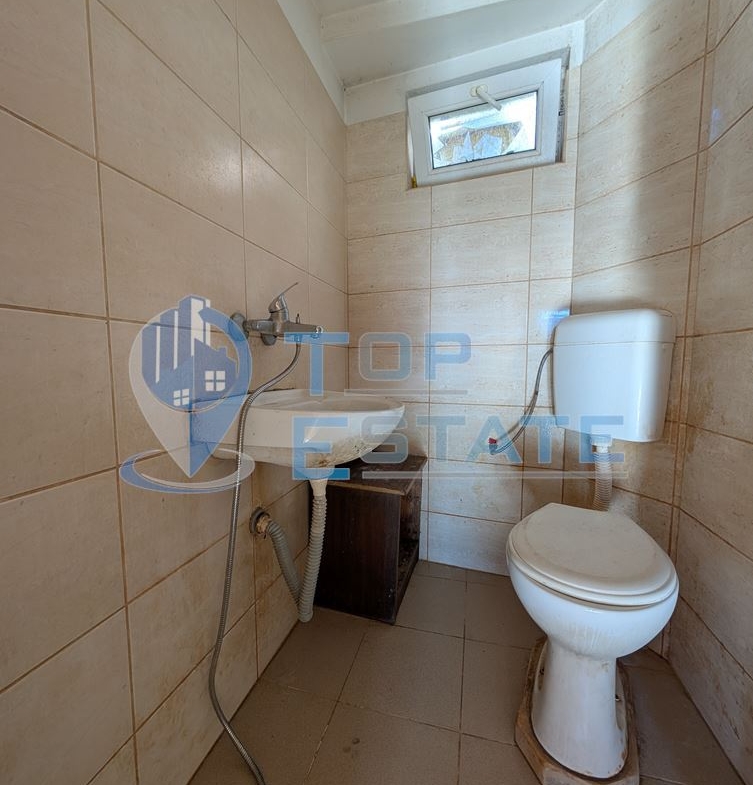 Двуетажна масивна къща с панорама в центъра на град Плачковци - 0