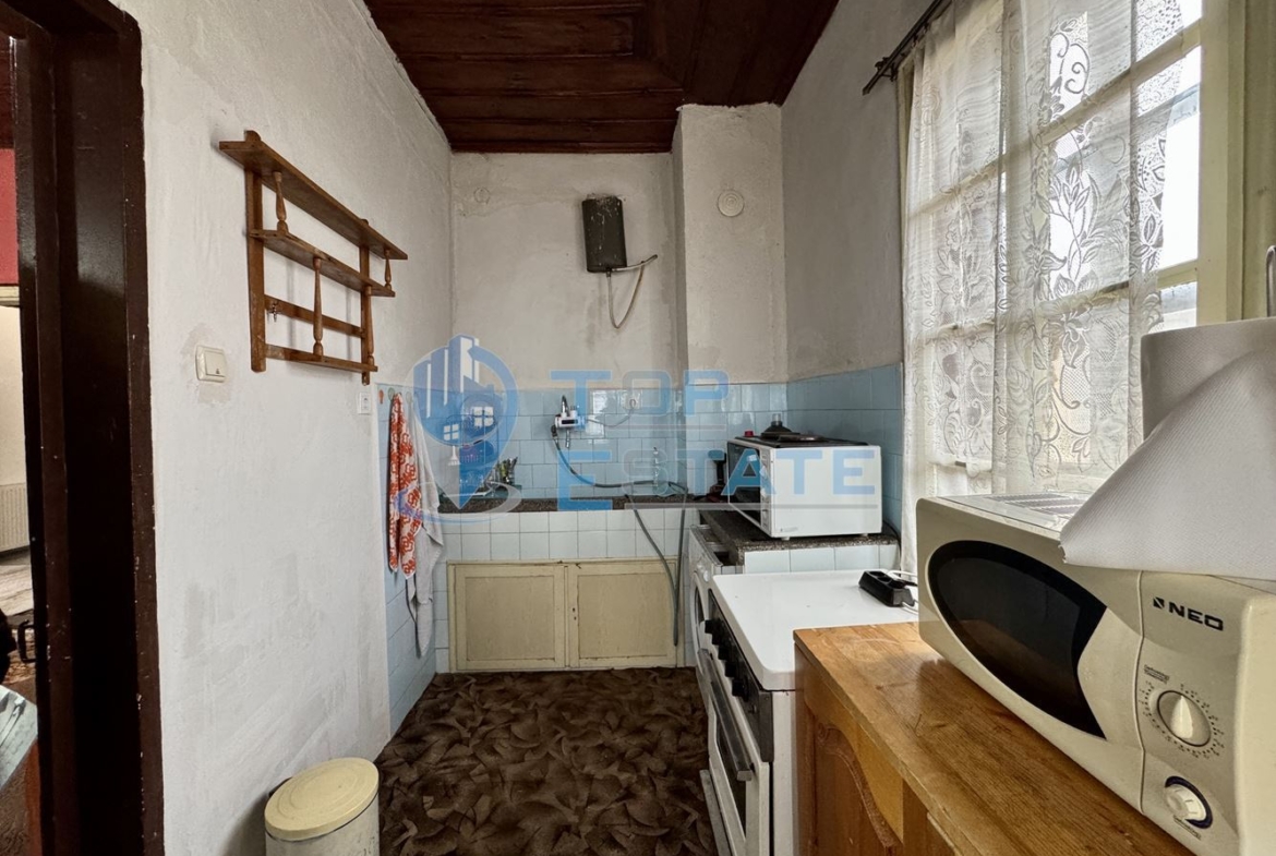 Двуетажна тухлена къща с допълнителна постройка в град Елена, област Велико Търново - 0