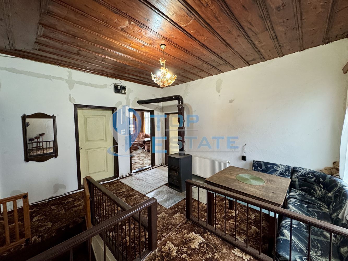 Двуетажна тухлена къща с допълнителна постройка в град Елена, област Велико Търново - 0