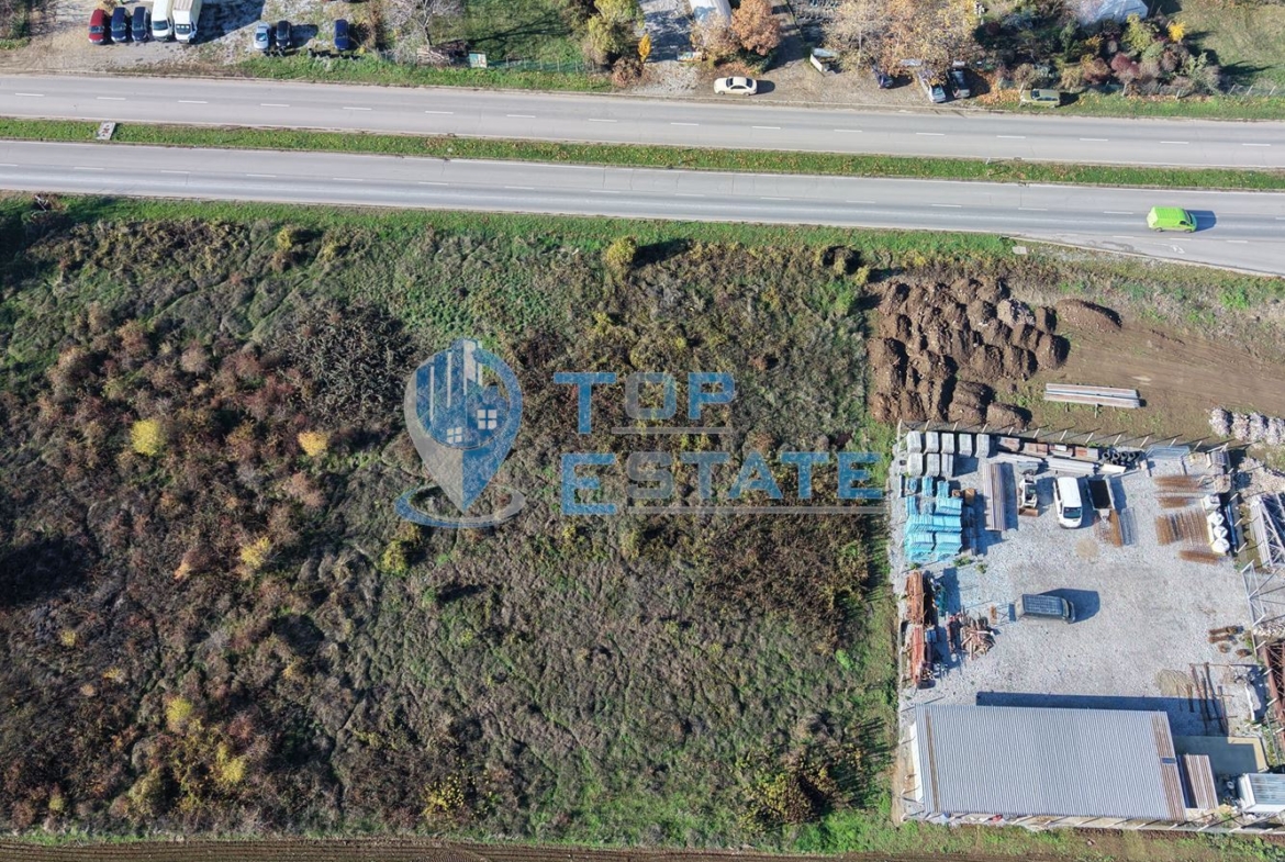 Урегулиран парцел за промишлено строителство в град Лясковец до главен път София - Варна - 0