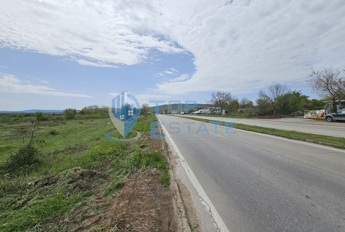 Урегулиран парцел за промишлено строителство в град Лясковец до главен път София - Варна - 0