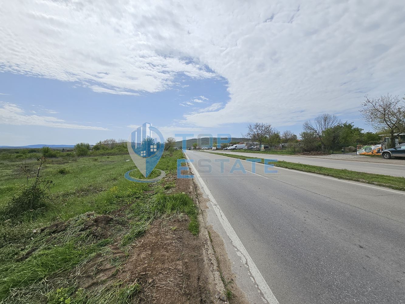 Урегулиран парцел за промишлено строителство в град Лясковец до главен път София - Варна - 0