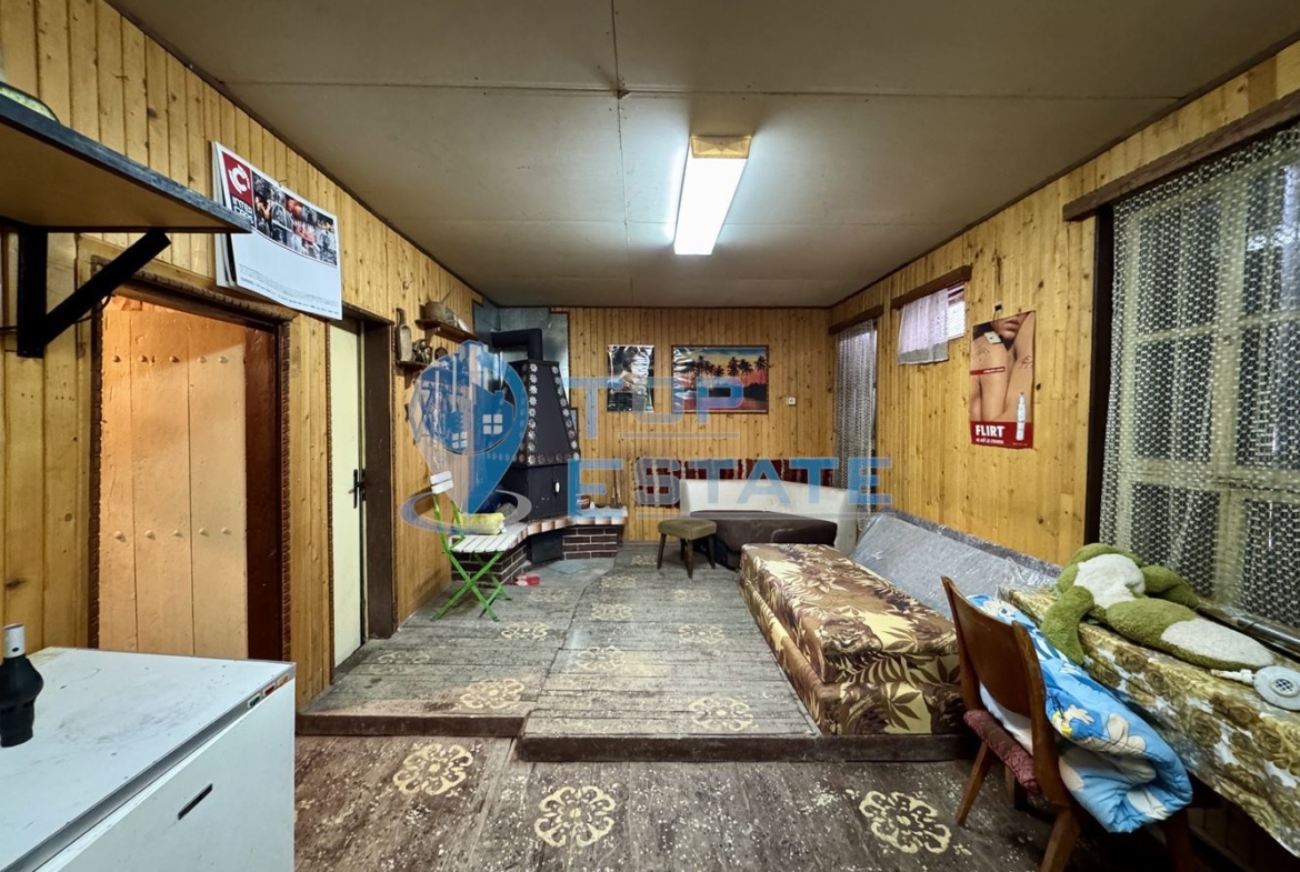 Двуетажна тухлена къща с допълнителна постройка в град Елена, област Велико Търново - 0