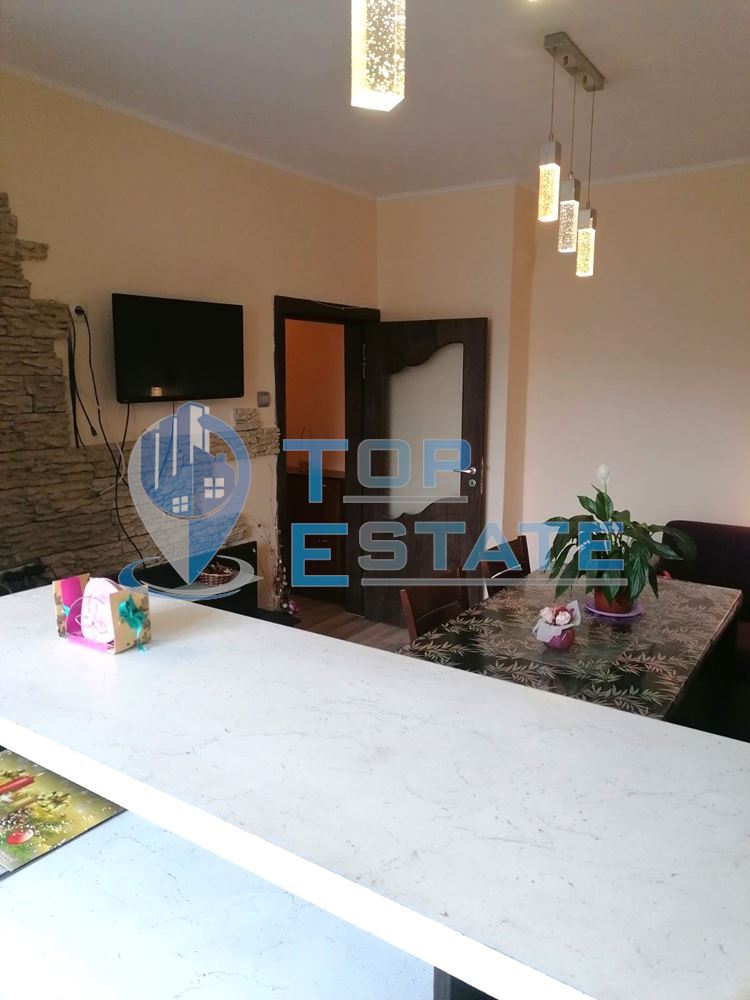 Тристаен, обзаведен апартамент в центъра на град Велико Търново - 0