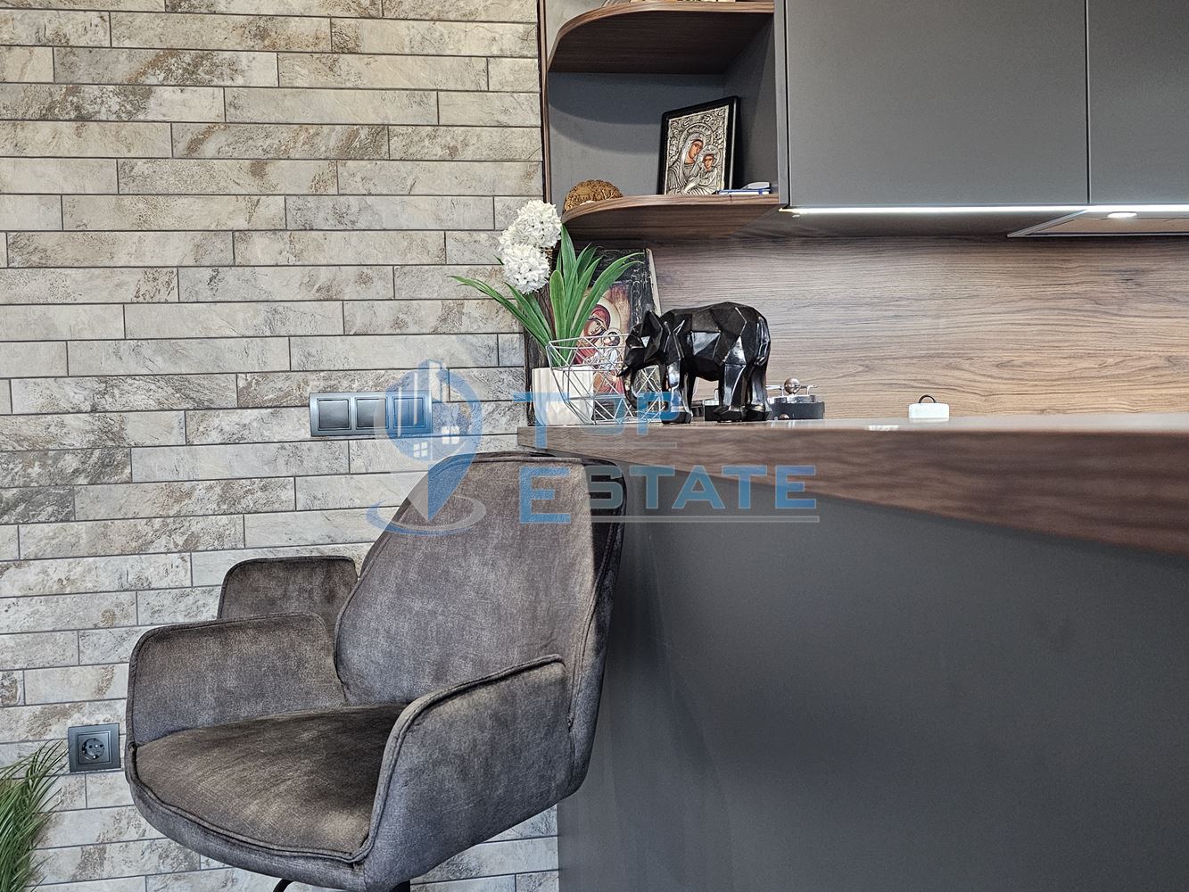 Новопостроена къща с четири спални и панорама в Еленския Балкан - 0