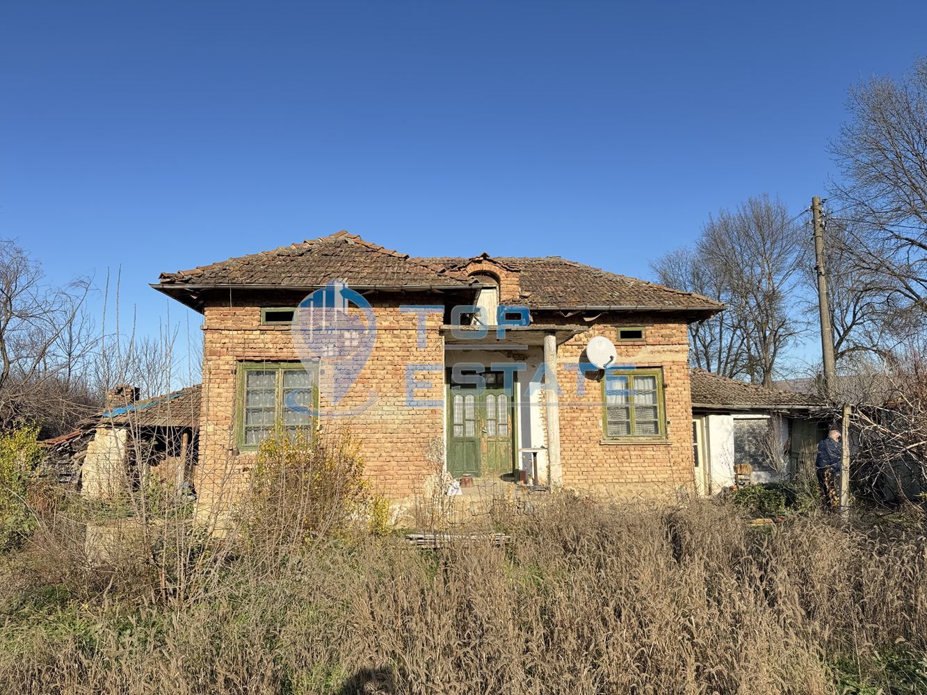 Тухлена къща с кладенец в село Михалци, област Велико Търново - 0