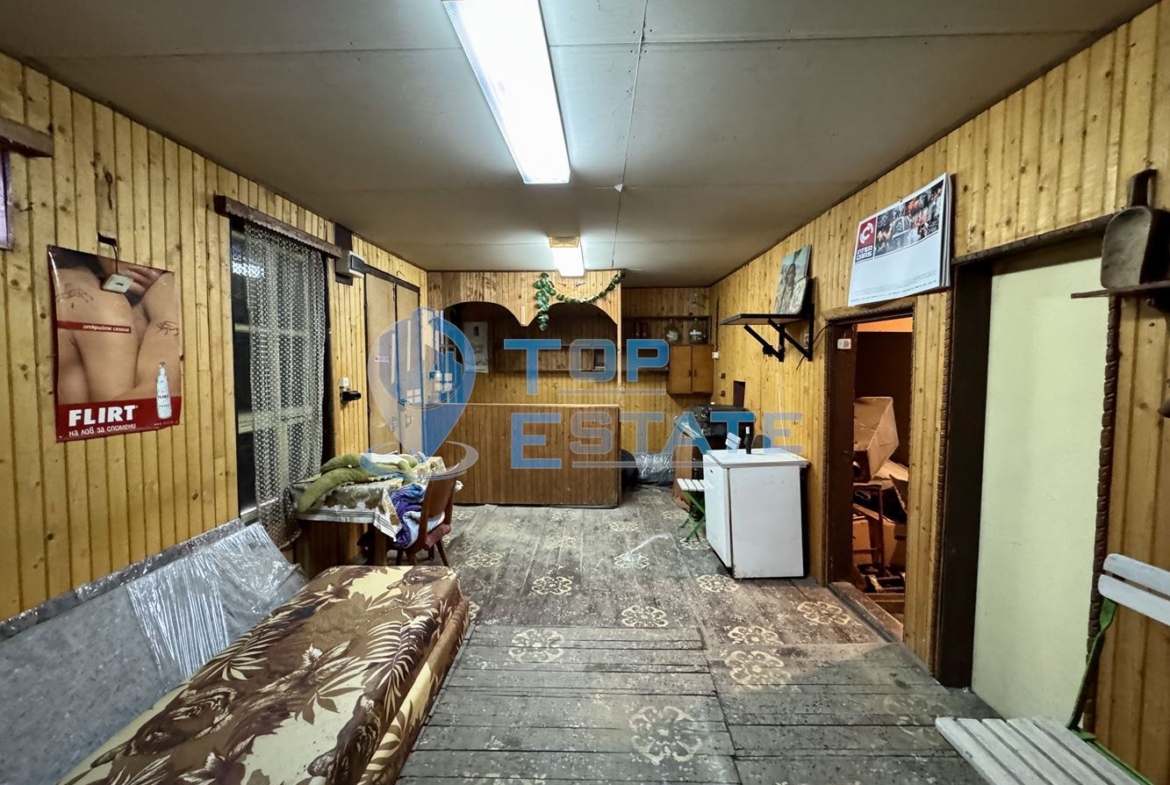 Двуетажна тухлена къща с допълнителна постройка в град Елена, област Велико Търново - 0