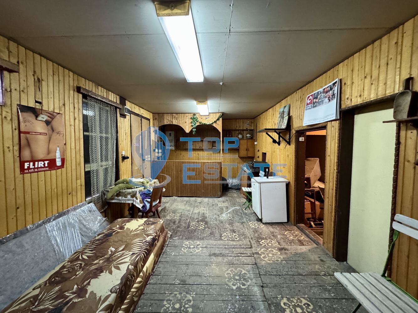 Двуетажна тухлена къща с допълнителна постройка в град Елена, област Велико Търново - 0