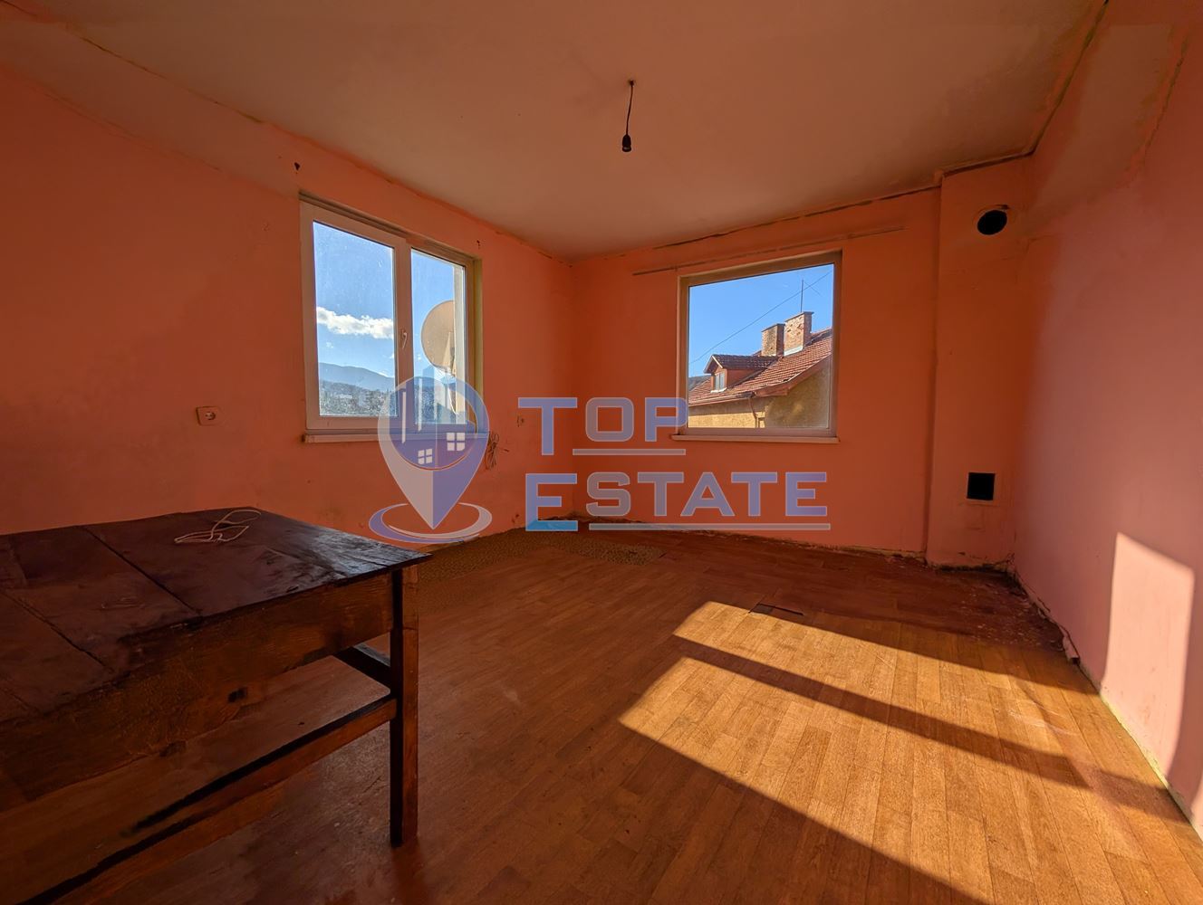 Двуетажна масивна къща с панорама в центъра на град Плачковци-0 Двуетажна масивна къща с панорама в центъра на град Плачковци - 0