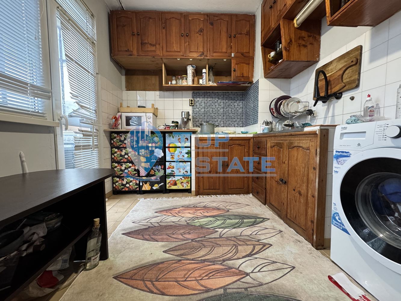 Тристаен, южен, ремонтиран апартамент с две спални в квартал Зона Б, град Велико Търново - 0