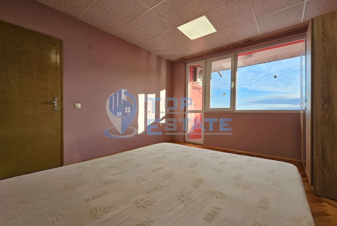 Обзаведен тристаен тухлен апартамент в град Горна Оряховица, област Велико Търново - 0