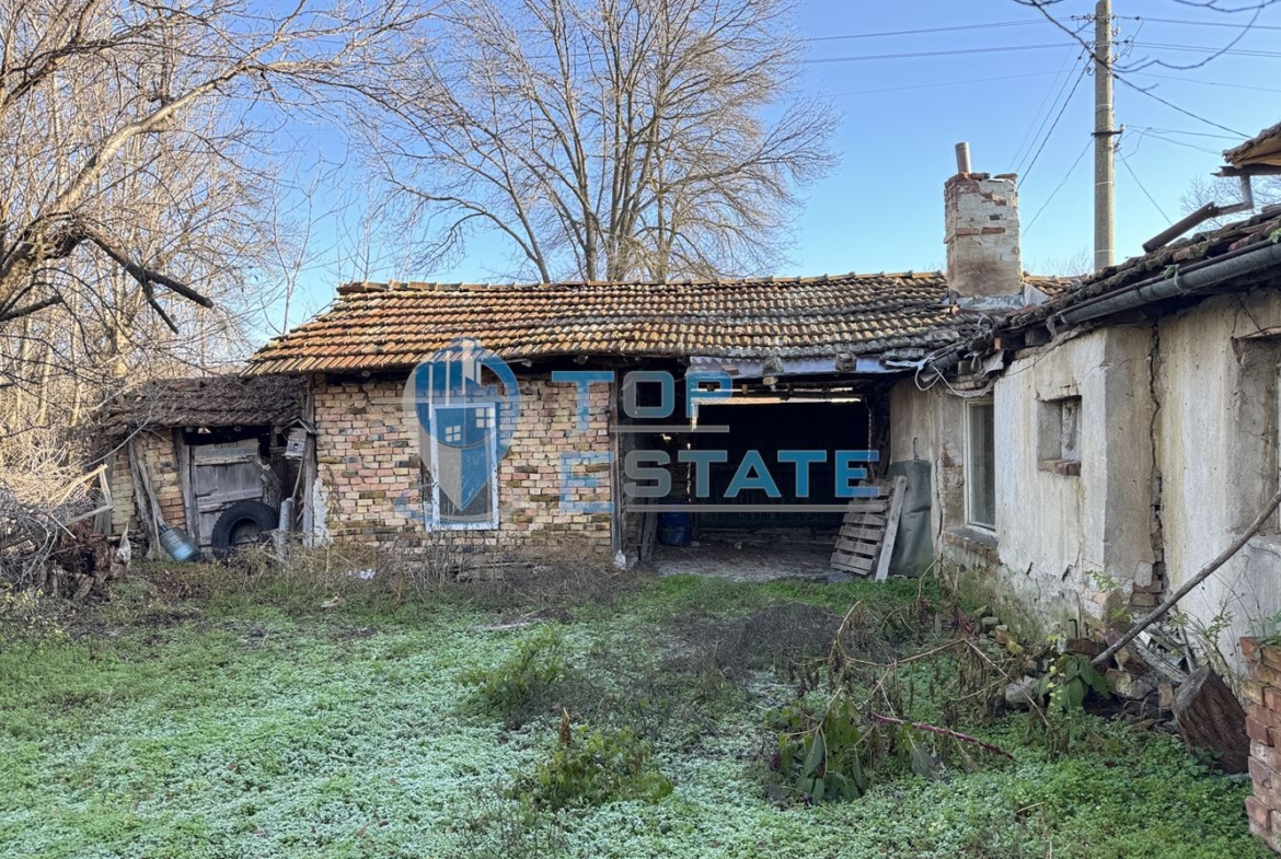 Тухлена къща с кладенец в село Михалци, област Велико Търново - 0