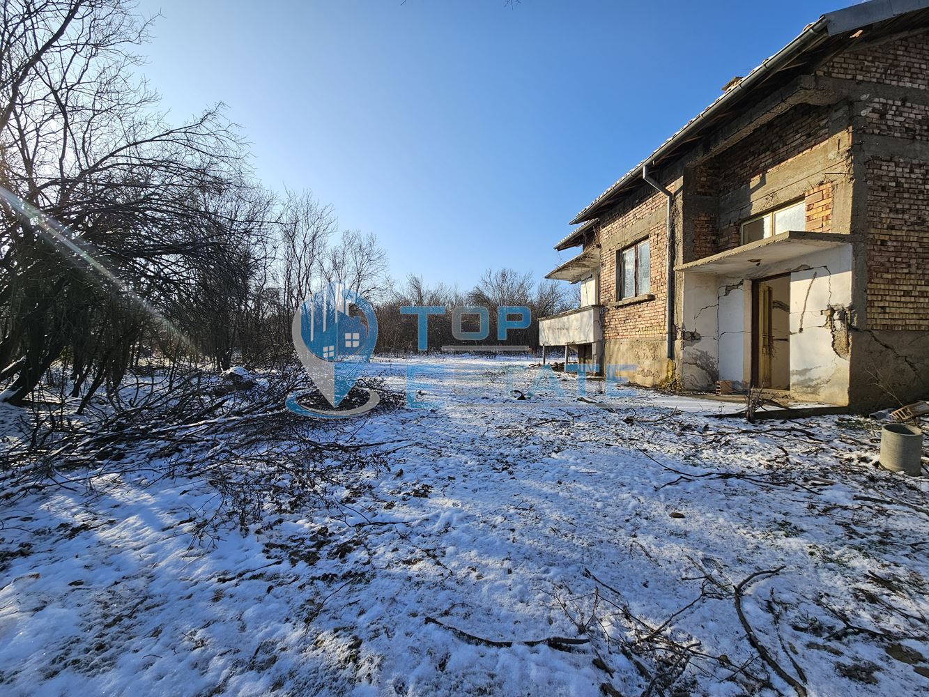 Масивна къща с голям парцел в село Върбица, област Велико Търново - 0