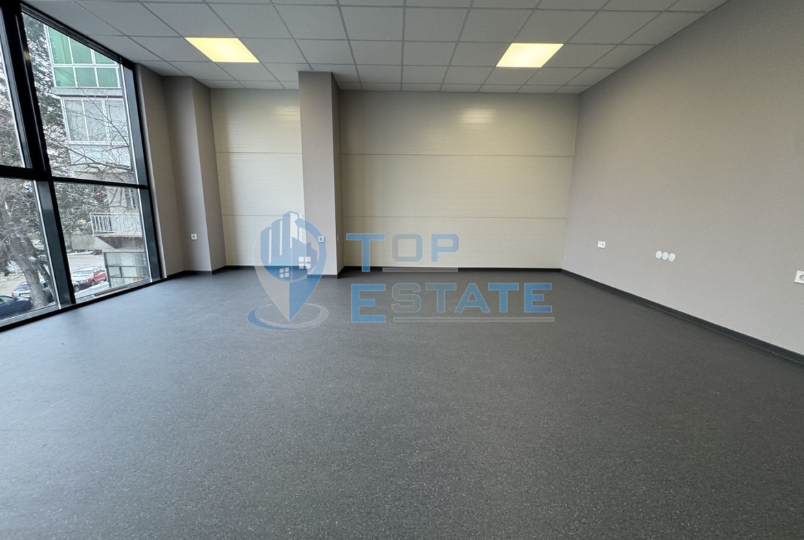 Ремонтиран етаж с офис помещения или отделен офис в центъра на град Велико Търново - 0