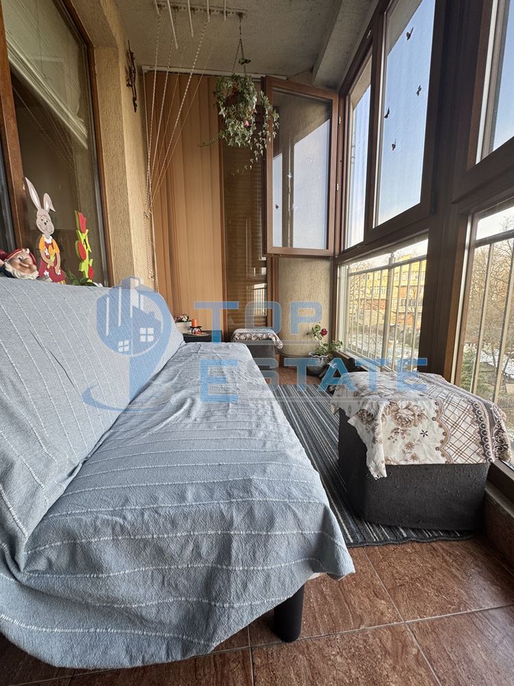 Тристаен, ремонтиран, обзаведен апатамент с две спални в центъра на град Велико Търново-0 Тристаен, ремонтиран, обзаведен апатамент с две спални в центъра на град Велико Търново - 0