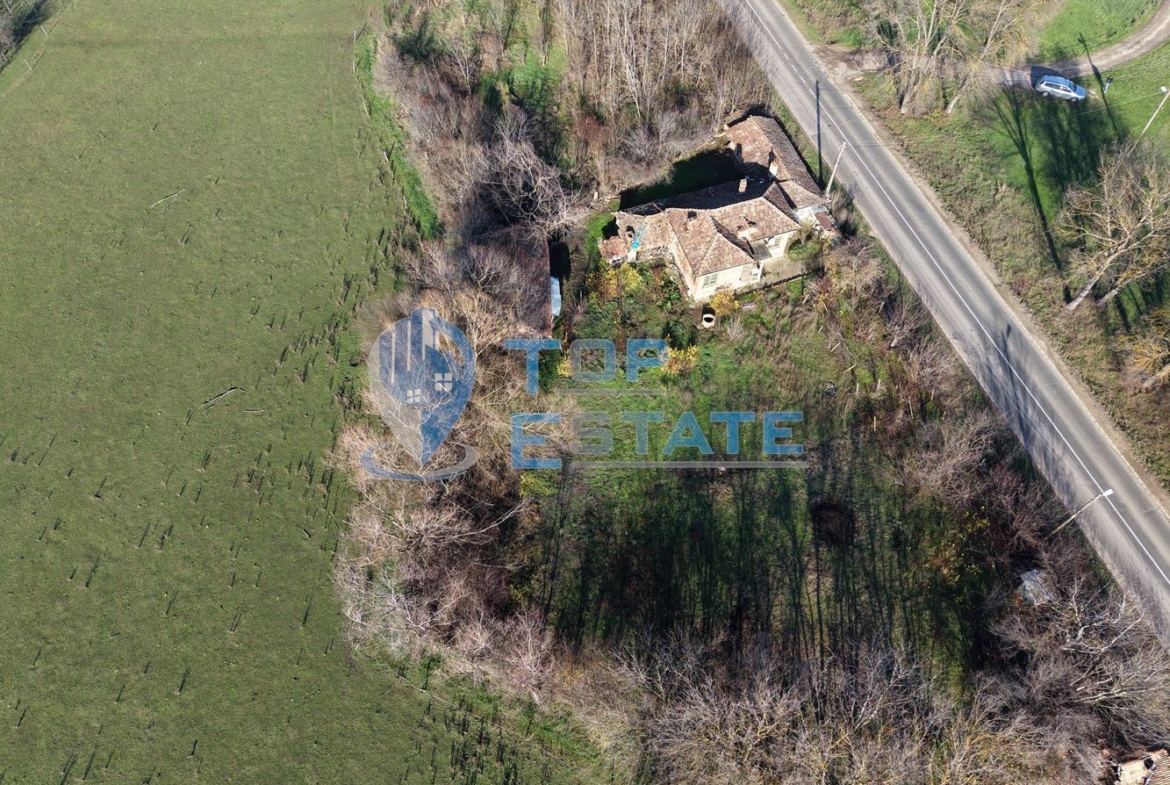 Тухлена къща с кладенец в село Михалци, област Велико Търново - 0