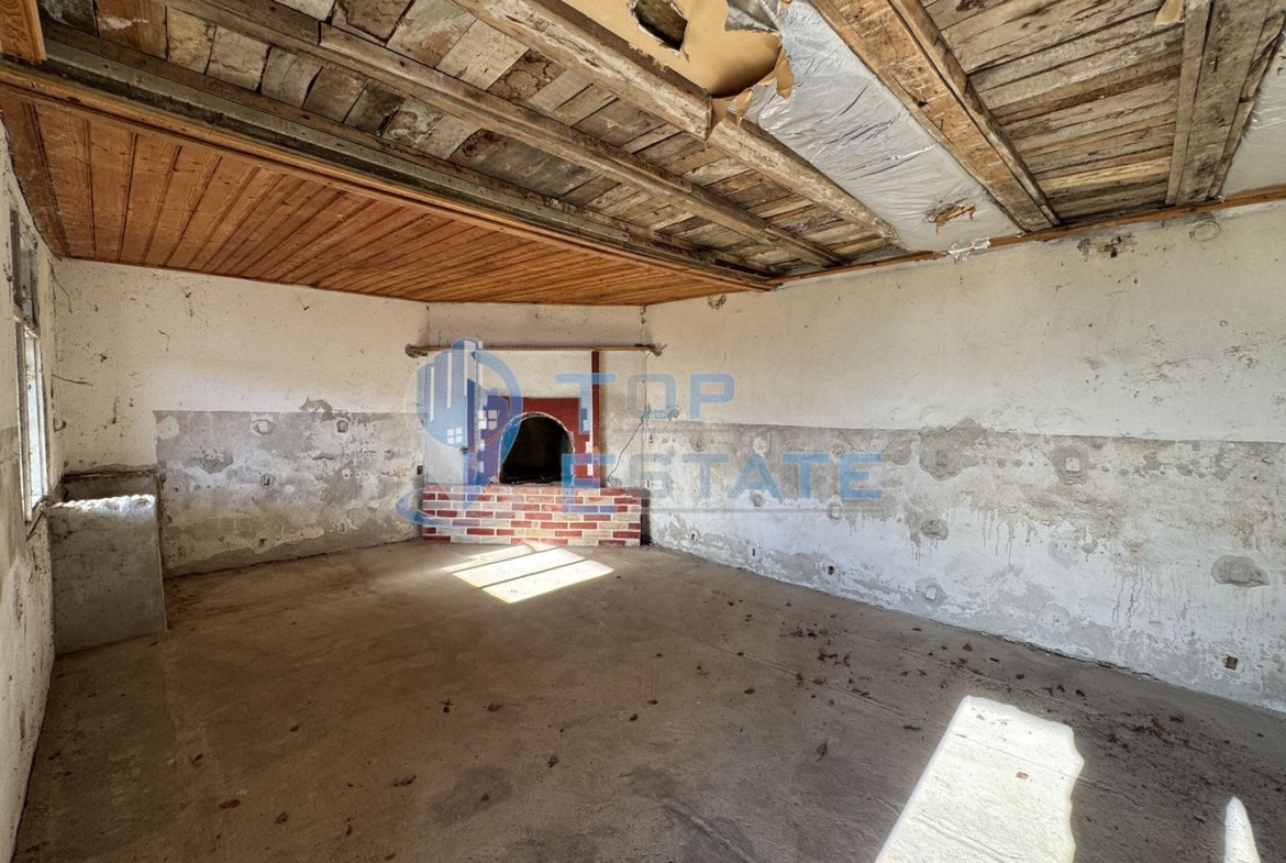 Двуетажна вила с панорамна гледка във вилната зона на град Бяла Черква - 0