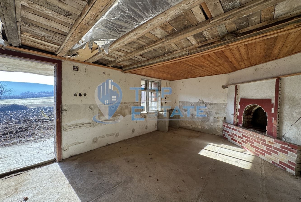 Двуетажна вила с панорамна гледка във вилната зона на град Бяла Черква - 0