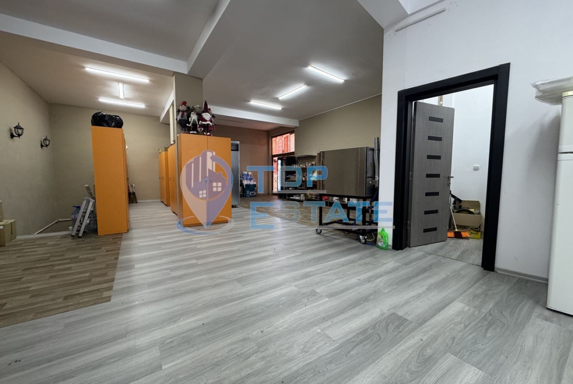 Търговско помещение, подходящо за мезонет в квартал Бузлуджа, град Велико Търново - 0