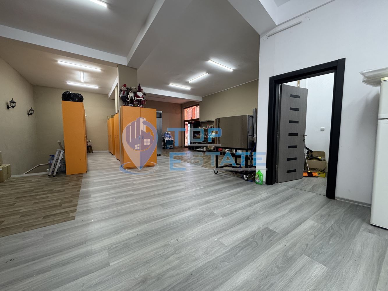 Търговско помещение, подходящо за мезонет в квартал Бузлуджа, град Велико Търново - 0