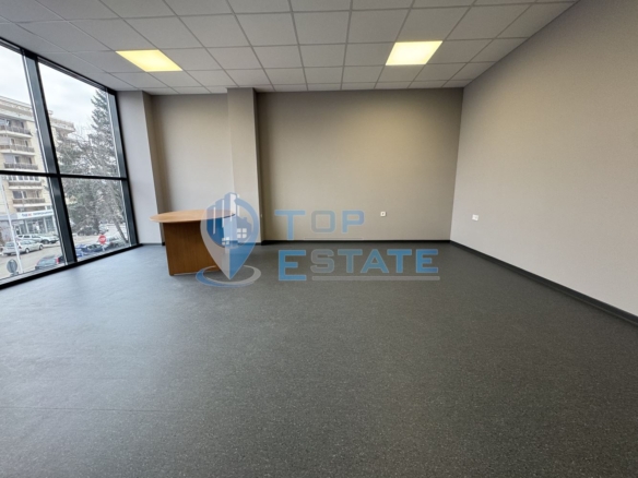 Ремонтиран етаж с офис помещения или отделен офис в центъра на град Велико Търново - 0