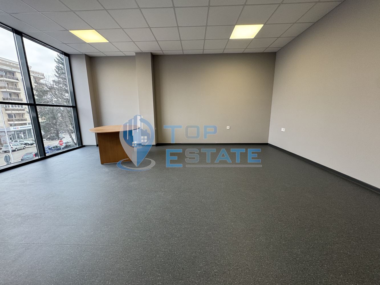 Ремонтиран етаж с офис помещения или отделен офис в центъра на град Велико Търново - 0