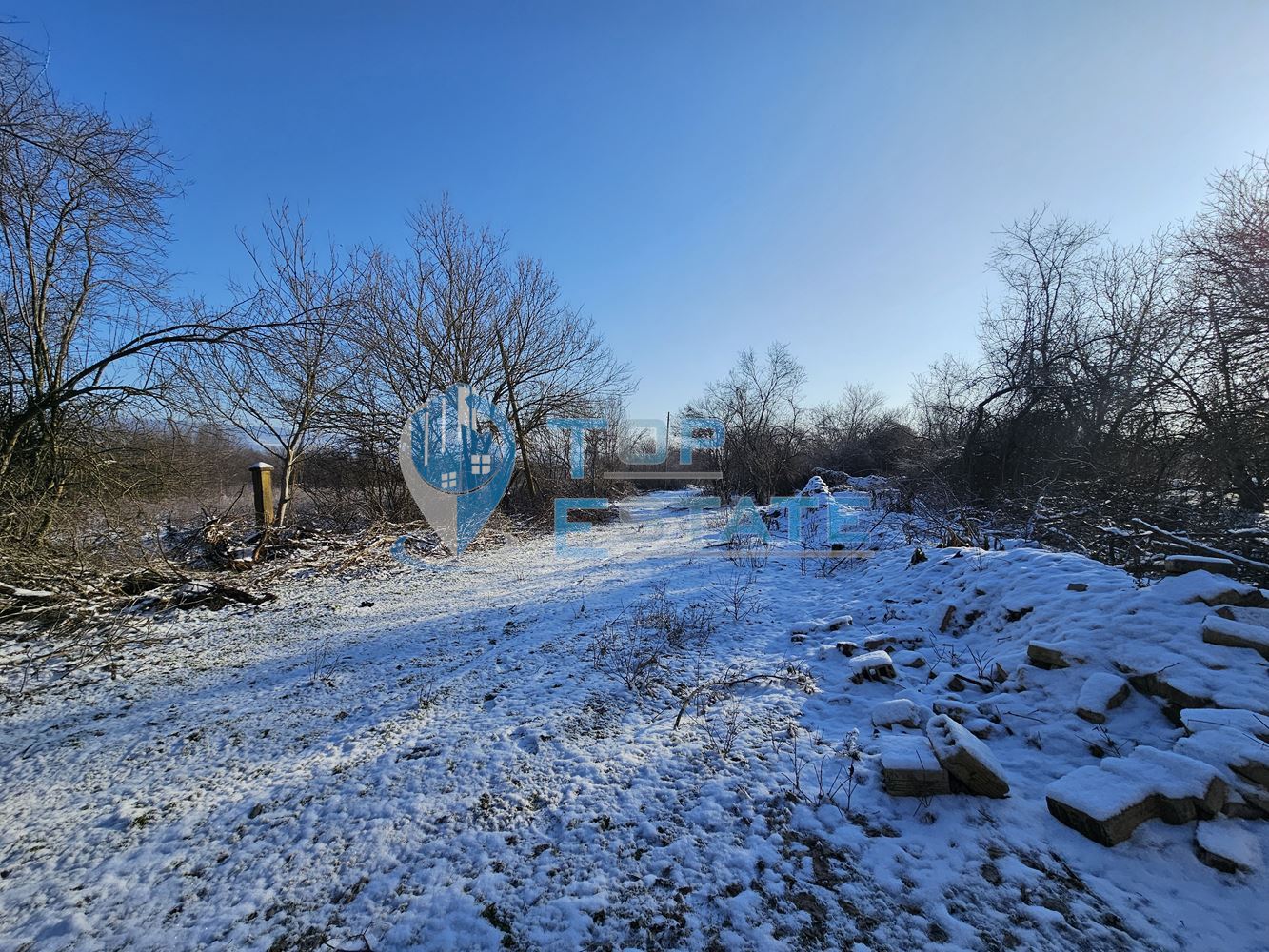 Масивна къща с голям парцел в село Върбица, област Велико Търново - 0