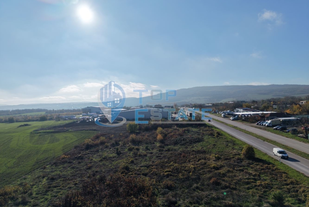 Урегулиран парцел за промишлено строителство в град Лясковец до главен път София - Варна - 0