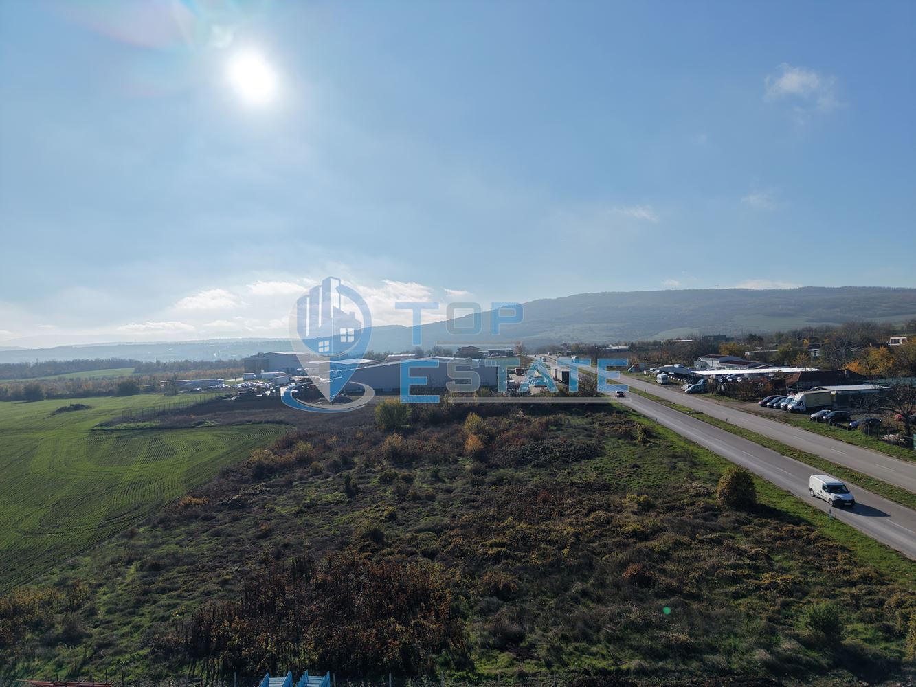 Урегулиран парцел за промишлено строителство в град Лясковец до главен път София - Варна - 0