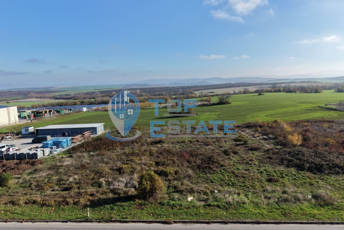 Урегулиран парцел за промишлено строителство в град Лясковец до главен път София - Варна - 0